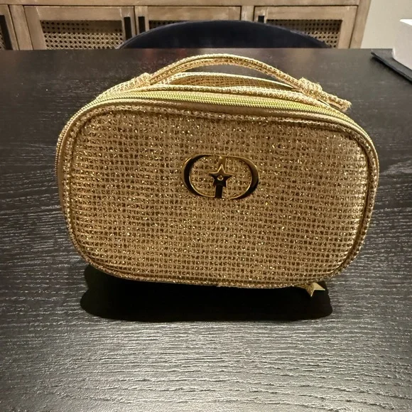 Dior Holiday 2025 Cosmetic Bag - Picture 2 of 7